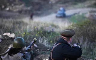 В исторической реконструкции «Бой-реквием «Непобеждённые» приняли участие более двухсот реконструкторов из России, Украины и Белоруссии