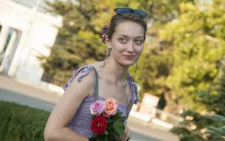 Флэшмоб женственности в Севастополе — когда девушки дарят цветы девушкам...