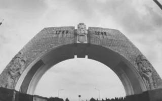 В Севастопольском художественном музее открылась выставка к 75-летию художника и скульптора Вячеслава Яковлева