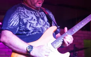Легенда русского рока Дмитрий Варшавский и группа «Чёрный кофе» подарили фанатам концерт в клубе «Артишок»