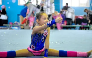 Юные гимнастки устроили новогодний праздник красоты и грации
