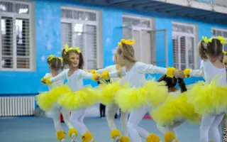 Юные гимнастки устроили новогодний праздник красоты и грации
