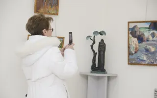 В галерее «Южный Эрмитаж» открылась новогодняя выставка картин молодых художников «Новогоднее настроение»