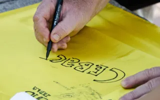 Севастопольские болельщики пожелали украинским биатлонистам быстро бежать и метко стрелять