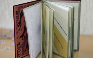 Книга как произведение искусства на выставке в Севастополе