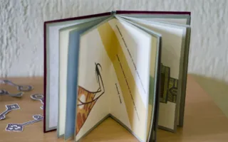 Книга как произведение искусства на выставке в Севастополе