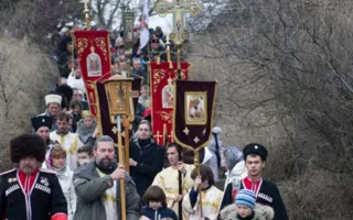 Севастопольцы традиционно искупались в водах Чёрного моря на Херсонесе на Крещение Господне