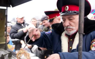 Севастопольцы традиционно искупались в водах Чёрного моря на Херсонесе на Крещение Господне