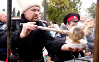 Севастопольцы традиционно искупались в водах Чёрного моря на Херсонесе на Крещение Господне