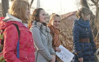 В Севастополе в Международный день объятий состоялся флэшмоб «Обниму даром»