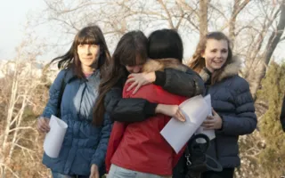 В Севастополе в Международный день объятий состоялся флэшмоб «Обниму даром»