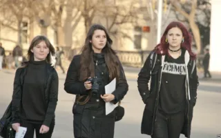 В Севастополе в Международный день объятий состоялся флэшмоб «Обниму даром»