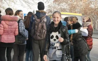 В Севастополе в Международный день объятий состоялся флэшмоб «Обниму даром»