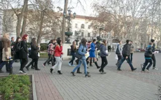 В Севастополе в Международный день объятий состоялся флэшмоб «Обниму даром»