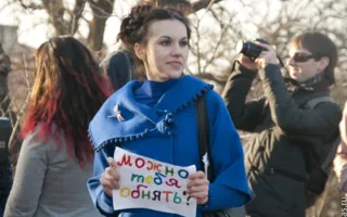 В Севастополе в Международный день объятий состоялся флэшмоб «Обниму даром»