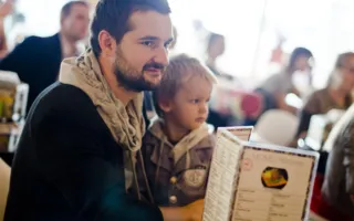 На своей выставке Нана Деменкова дарила гостям солнечное настроение и картины