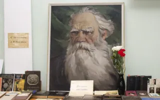 Раритетные издания произведений Льва Толстого выставлены в севастопольской библиотеке