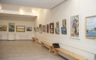 Разнообразие жанров и стилей представили молодые художники