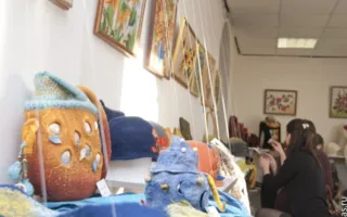 В Севастополе открылась выставка художественного войлоковаляния «Шерстяные фантазии вне времени года»