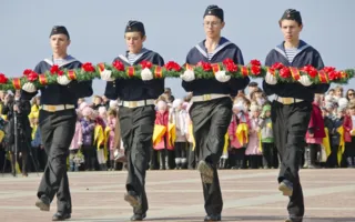 Три тысячи школьников Севастополя принесли клятву верности городу