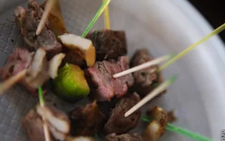 На первом фестивале шашлыка не только угощали мясом, но и поили хреновухой
