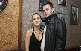 Фотографии влюбленных пар представлены на выставке ко дню Святого Валентина в арт-пабе «Top Beer»