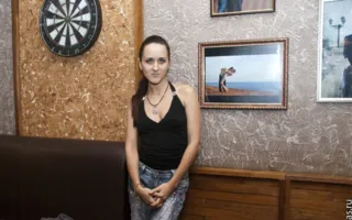 Фотографии влюбленных пар представлены на выставке ко дню Святого Валентина в арт-пабе «Top Beer»