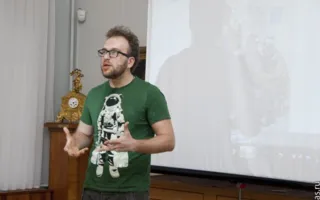 В Севастополе состоялась лекция с представителем современного искусства — харьковским художником Романом Мининым