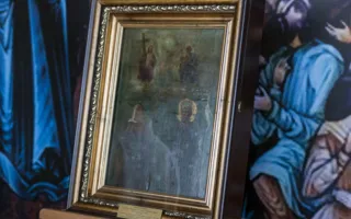 Возвращение святыни в память храма «Всех скорбящих Радость», выкупленных на западном аукционе