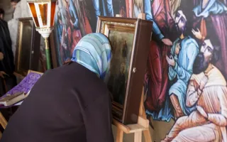 Возвращение святыни в память храма «Всех скорбящих Радость», выкупленных на западном аукционе