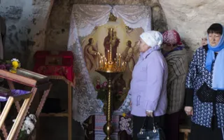 Возвращение святыни в память храма «Всех скорбящих Радость», выкупленных на западном аукционе