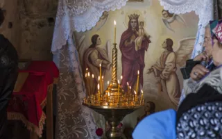 Возвращение святыни в память храма «Всех скорбящих Радость», выкупленных на западном аукционе