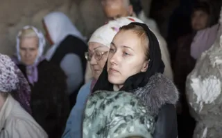 Возвращение святыни в память храма «Всех скорбящих Радость», выкупленных на западном аукционе