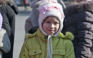 Легендарный символ британской столицы — красный двухэтажный автобус дабл-деккер на улицах Севастополя