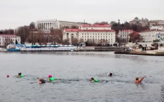 На пляже Хрустальный «моржи» продемонстрировали свою силу, красоту и выносливость