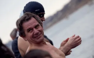 На пляже Хрустальный «моржи» продемонстрировали свою силу, красоту и выносливость