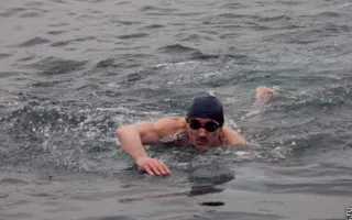На пляже Хрустальный «моржи» продемонстрировали свою силу, красоту и выносливость