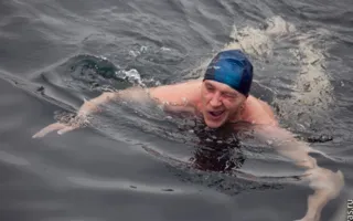 На пляже Хрустальный «моржи» продемонстрировали свою силу, красоту и выносливость