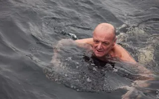 На пляже Хрустальный «моржи» продемонстрировали свою силу, красоту и выносливость