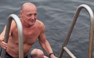 На пляже Хрустальный «моржи» продемонстрировали свою силу, красоту и выносливость