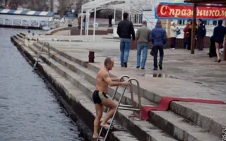 На пляже Хрустальный «моржи» продемонстрировали свою силу, красоту и выносливость