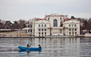 На пляже Хрустальный «моржи» продемонстрировали свою силу, красоту и выносливость