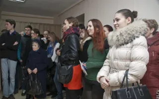 Выставка современного искусства в пропорции шесть абстракций Коваленко к семи графическим образам Грезиной