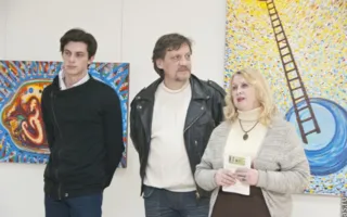 Экспрессивные краски и захватывающие сюжеты на выставке ялтинских художников Евгения Зебека и Олега Аксёнова