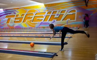 Девушки Севастополя отметили 8 Марта женским турниром по боулингу