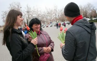 8 марта площадь Нахимова женщины украсили своими улыбками