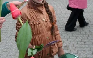 8 марта площадь Нахимова женщины украсили своими улыбками