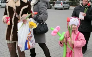 8 марта площадь Нахимова женщины украсили своими улыбками