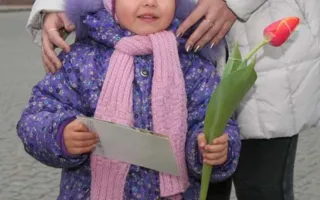 8 марта площадь Нахимова женщины украсили своими улыбками