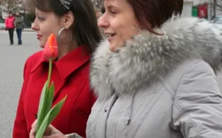 8 марта площадь Нахимова женщины украсили своими улыбками